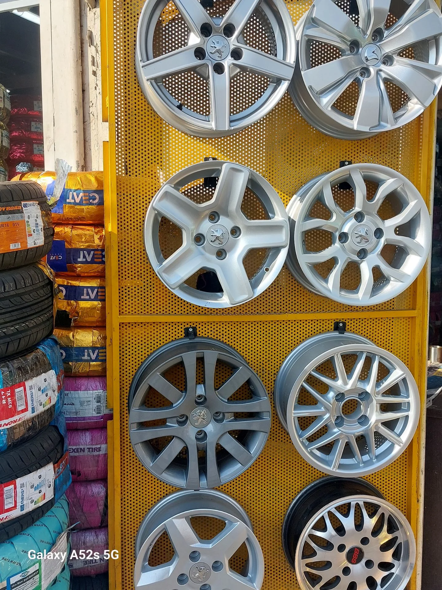 گالری آقای لاستیک