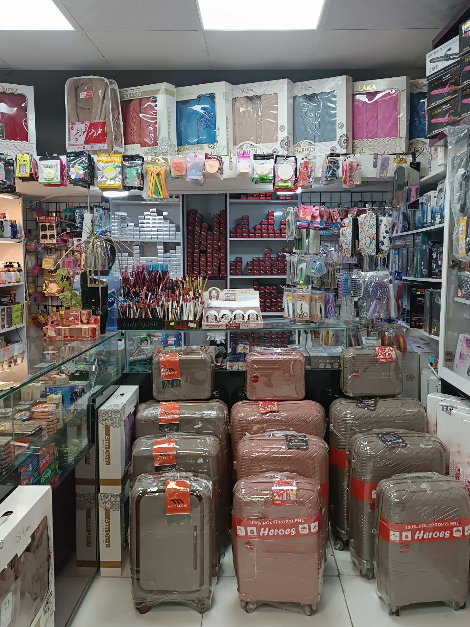 گالری آرایشی احمدنیایی یزد