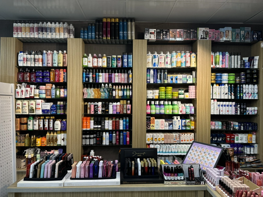 گالری لوازمات آرایشی و بدلیجات لارا