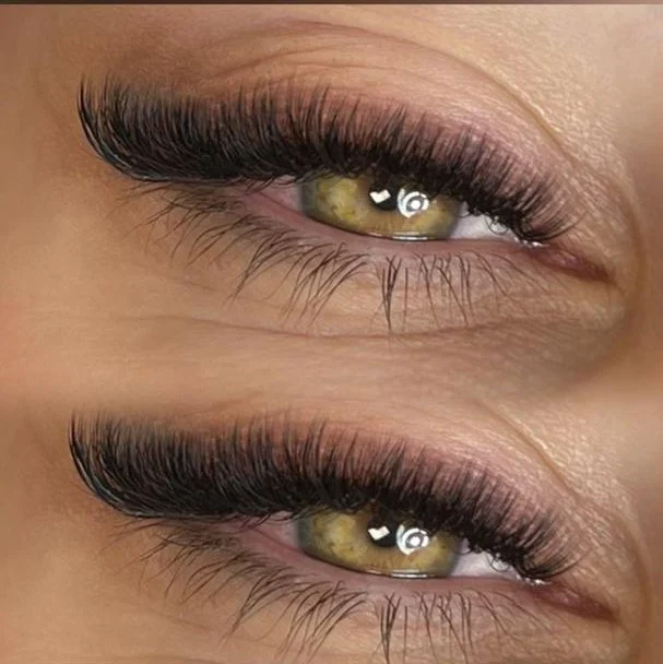 گالری مدرس تخصصی میکاپ عروس ، ارائه خدمات تخصصی ناخن ، شینیون به روش اروپایی ، رنگ و لایت و تمامی خدمات مو