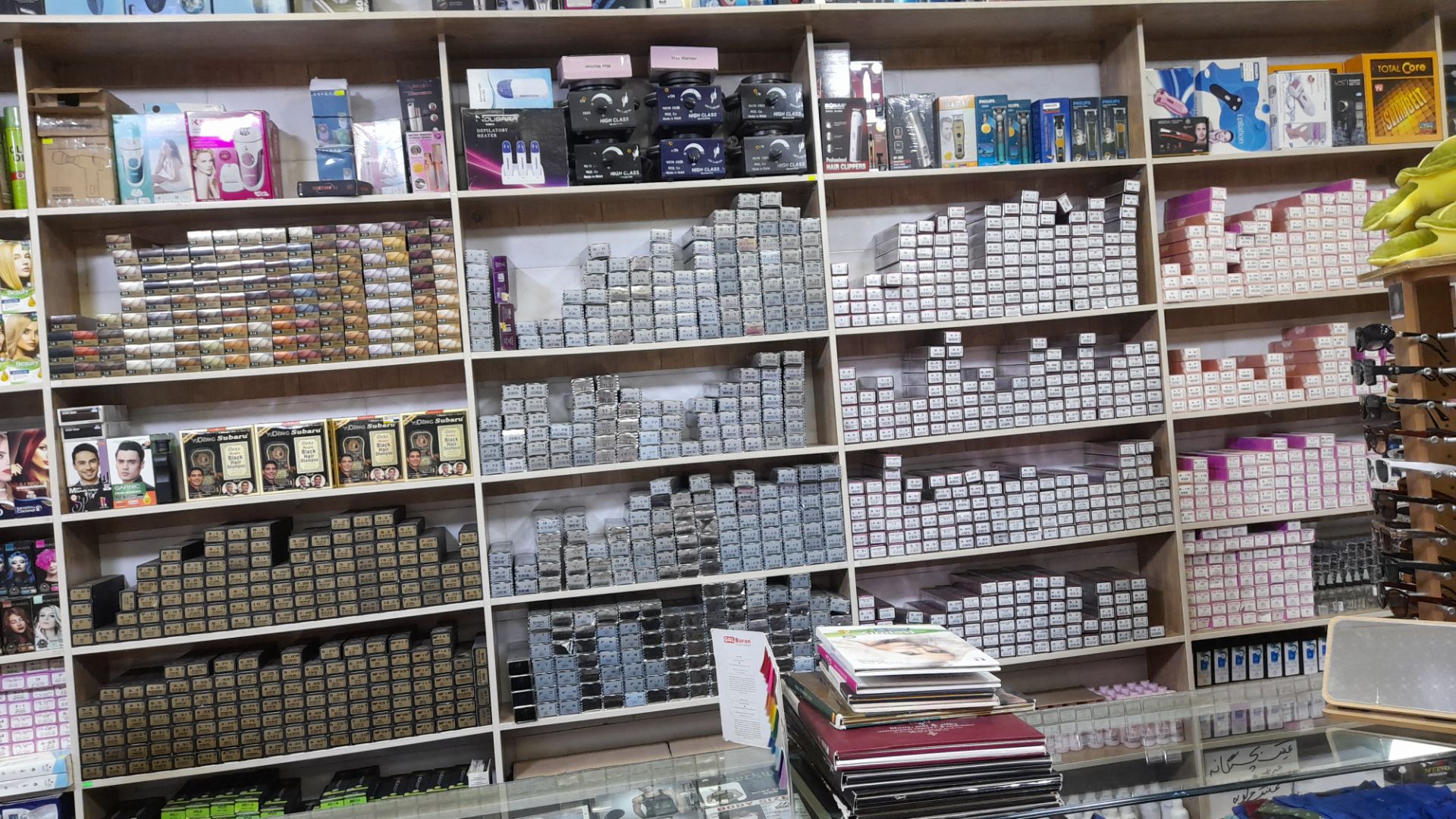 گالری لوازم آرایشی سلطان مرادی