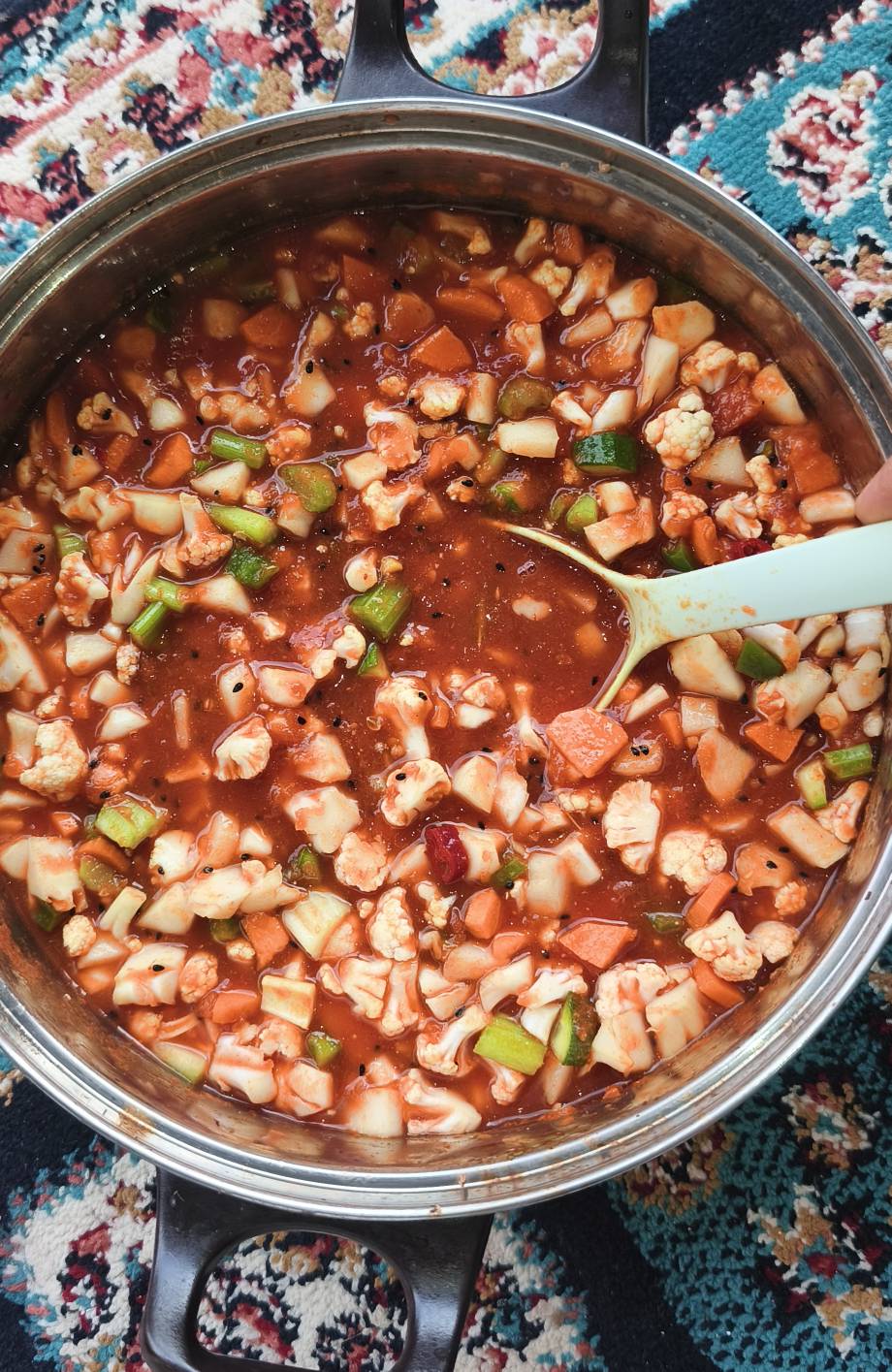 گالری روستای قرق ، فروش انواع ترشیجات خانگی و مزه به یادماندنی . عرضه انواع ترشی‌های لیته بادمجان گل کلم هرنوع ترشی سفارش پذیرفته میشود آماده همکاری با مغازه دارها