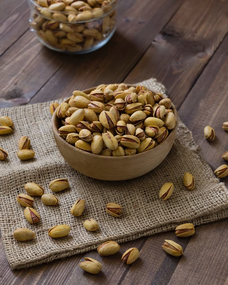 گالری باغ پسته رادوین